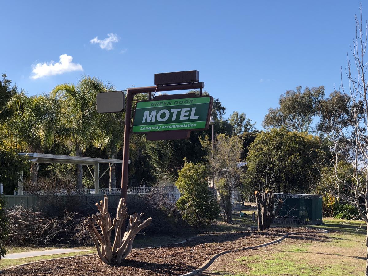 Green Door Motel Lavington Bagian luar foto